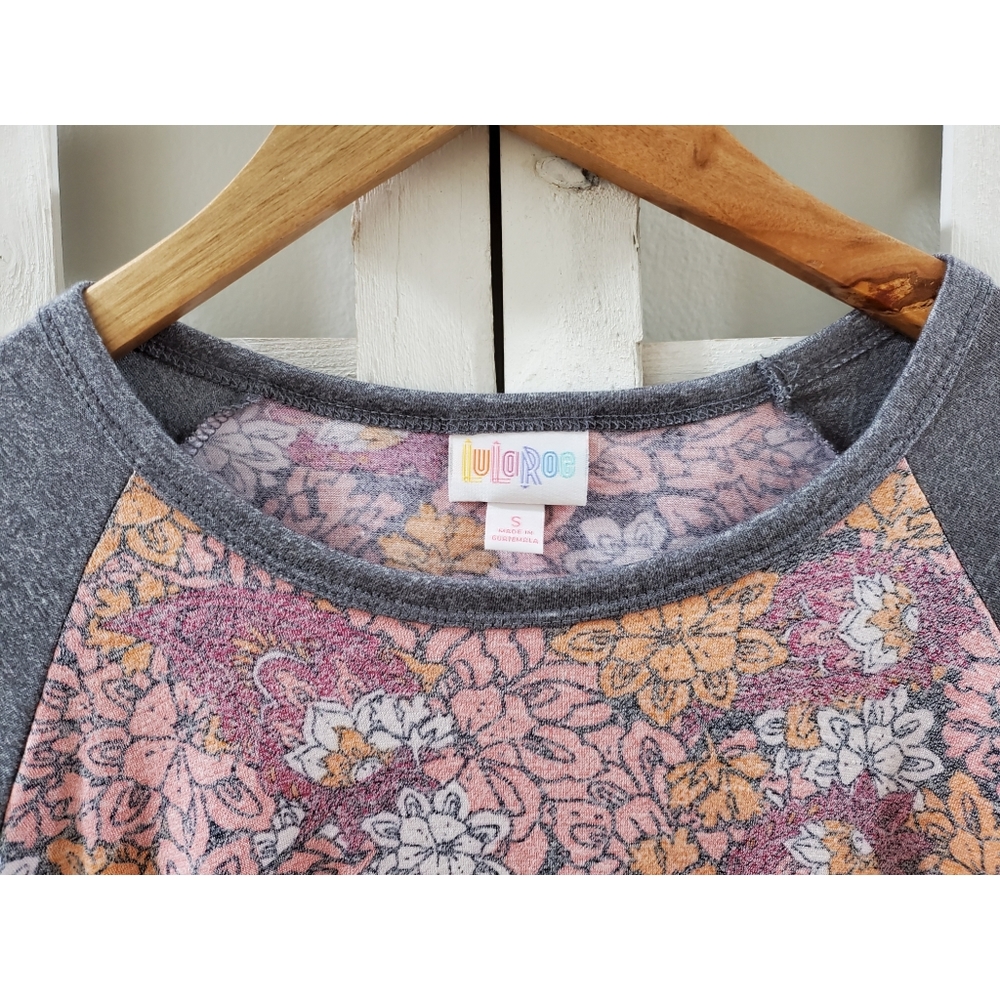 LulaRoe Randy Top - Picture 2 of 8